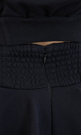 モデル：163cm（着用サイズ：FREE　着用カラー：BLK）