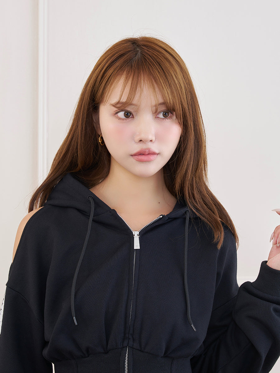 モデル：163cm（着用サイズ：FREE　着用カラー：BLK）