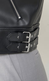 モデル：163cm（着用サイズ：FREE　着用カラー：BLK）