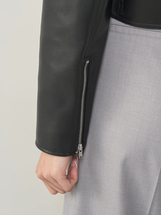 モデル：163cm（着用サイズ：FREE　着用カラー：BLK）