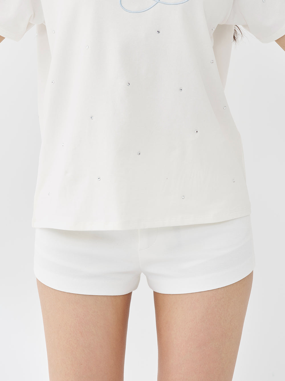 モデル：163cm（着用サイズ：FREE　着用カラー：WHT）