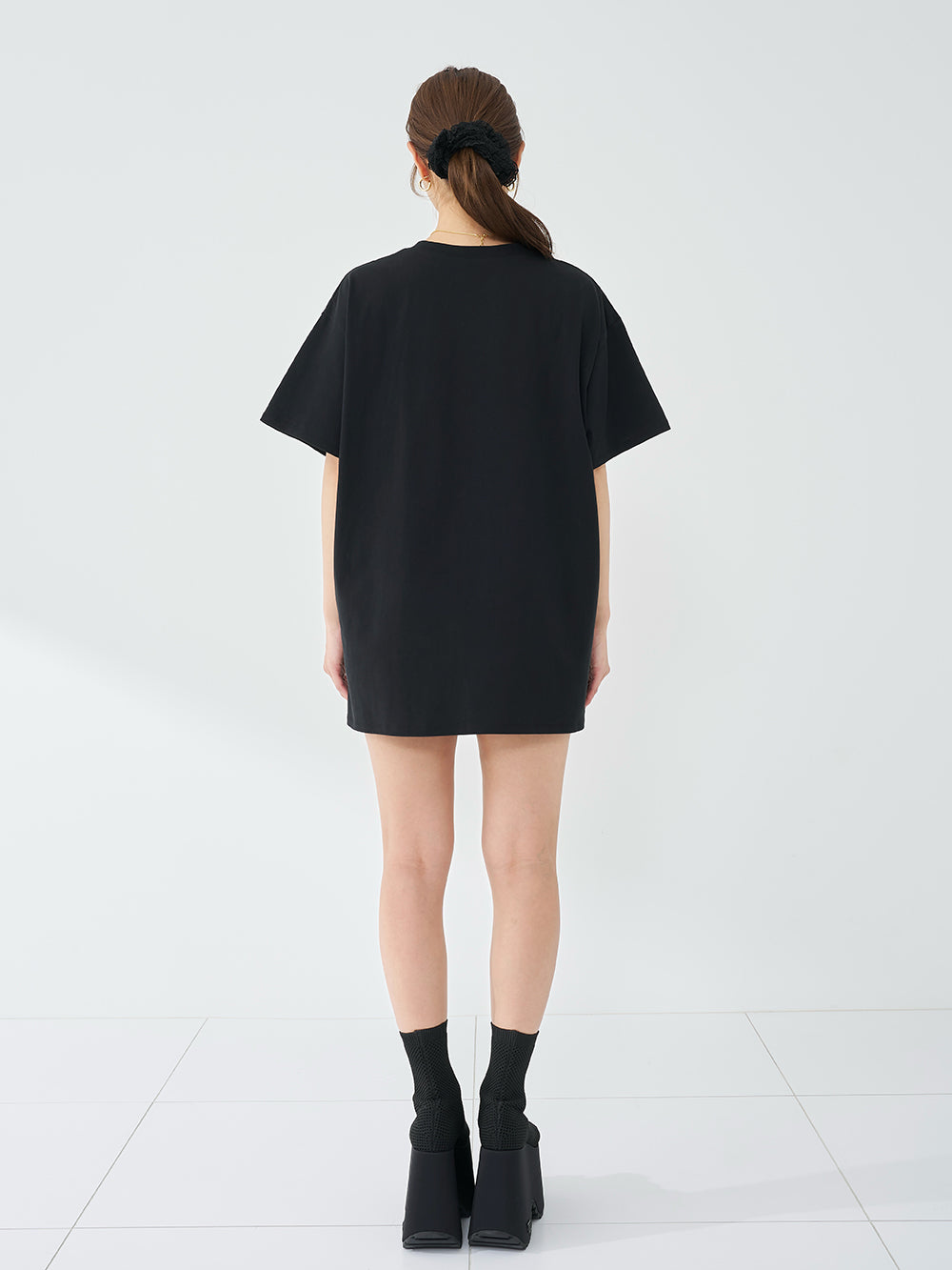 モデル：163cm（着用サイズ：FREE　着用カラー：BLK）