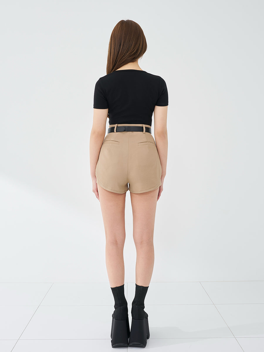 モデル：163cm（着用サイズ：FREE　着用カラー：BLK）