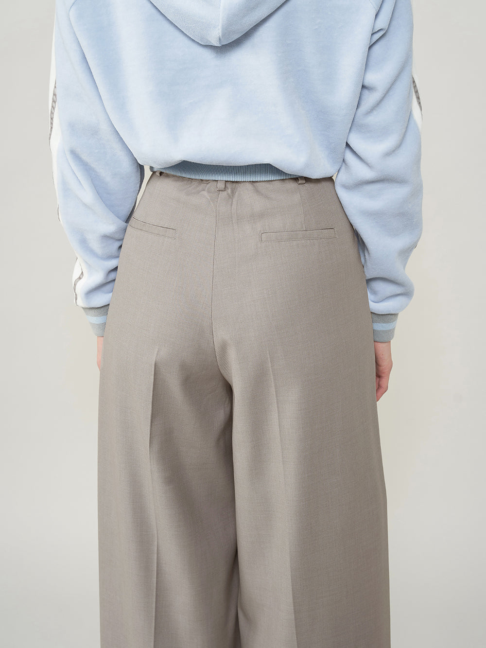 モデル：163cm（着用サイズ：FREE　着用カラー：GRY）