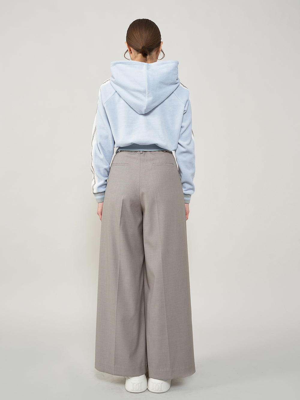 モデル：163cm（着用サイズ：FREE　着用カラー：GRY）