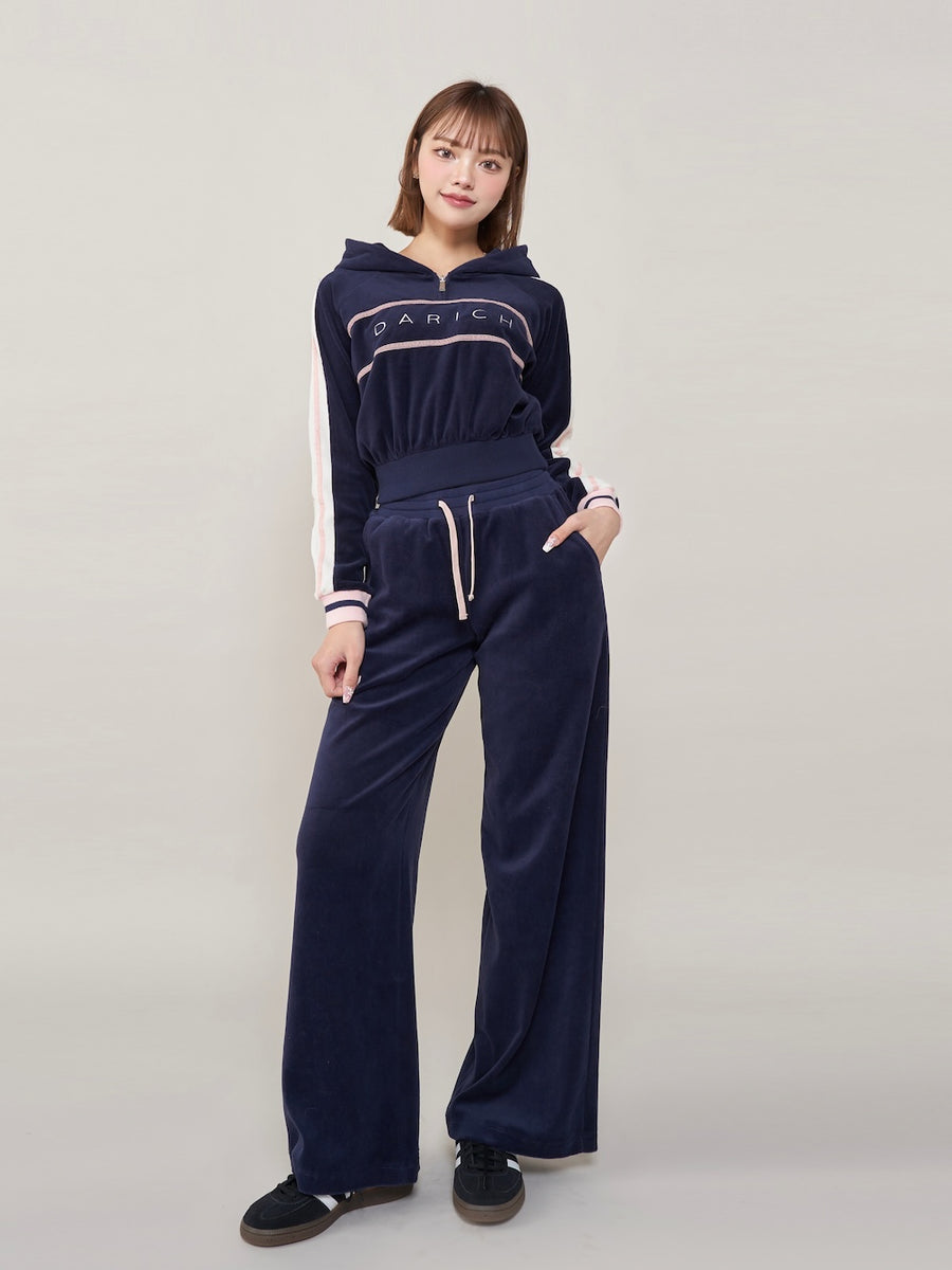 モデル：163cm（着用サイズ：FREE　着用カラー：NVY）