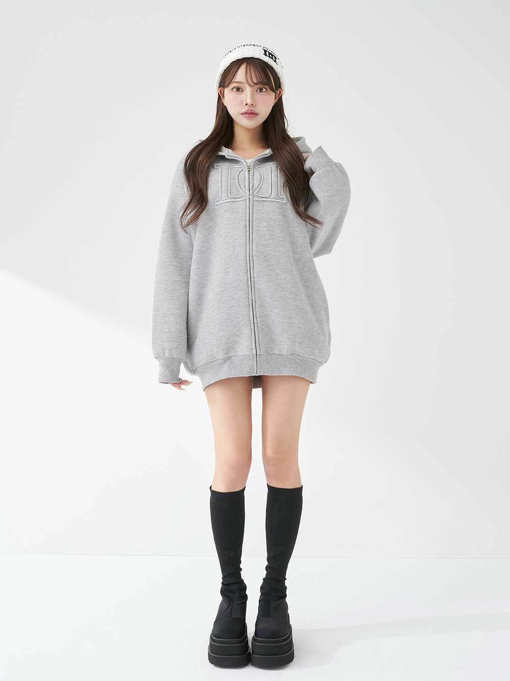 モデル：158cm（着用サイズ：FREE　着用カラー：GRY）