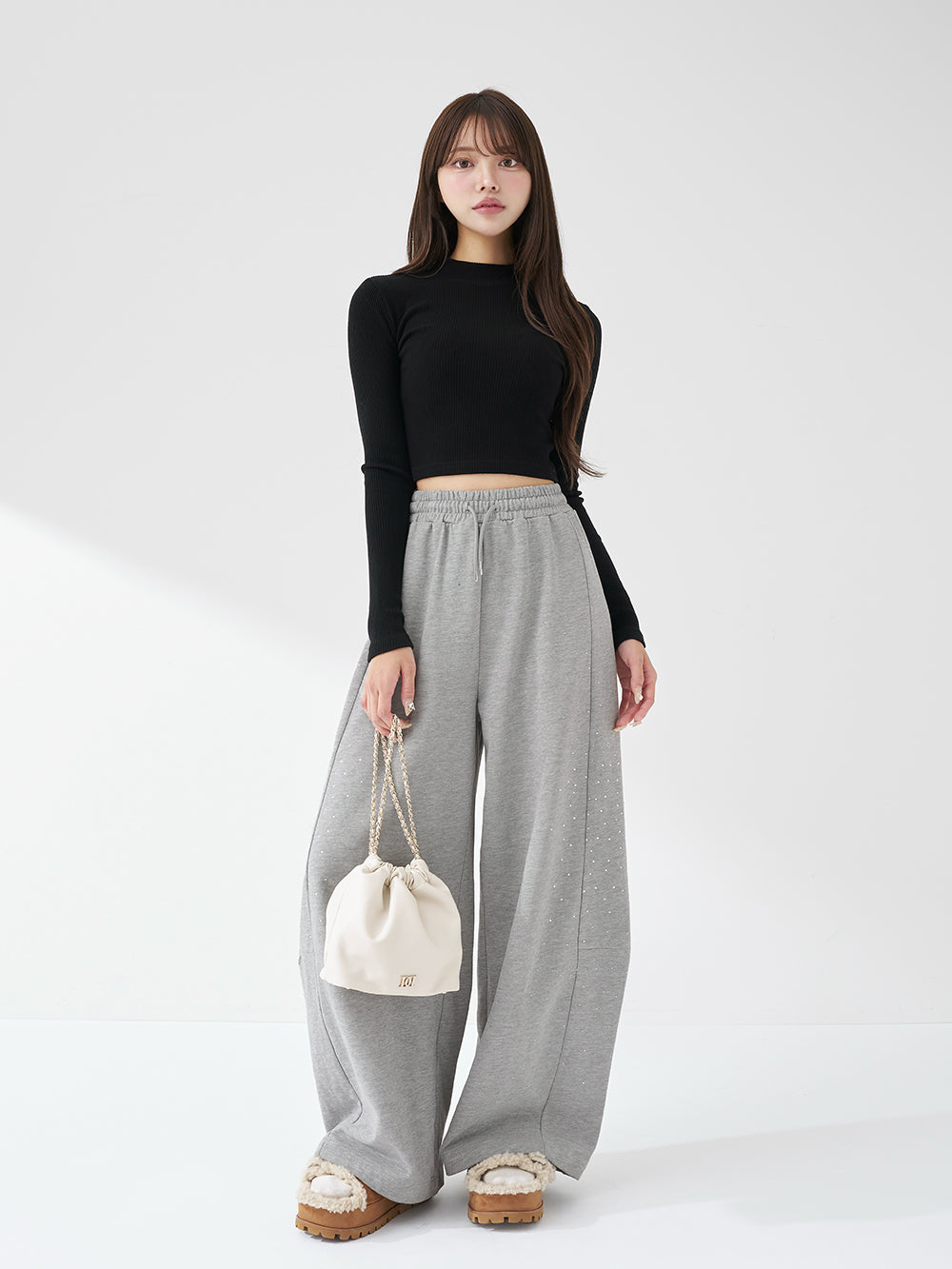 モデル：163cm（着用サイズ：FREE　着用カラー：GRY）