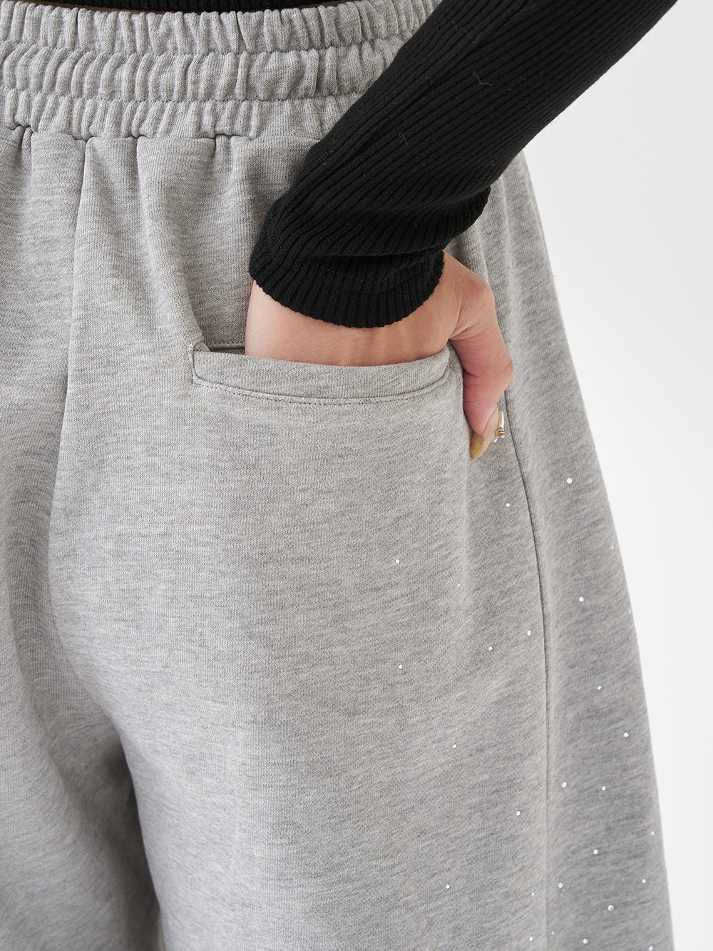 モデル：163cm（着用サイズ：FREE　着用カラー：GRY）