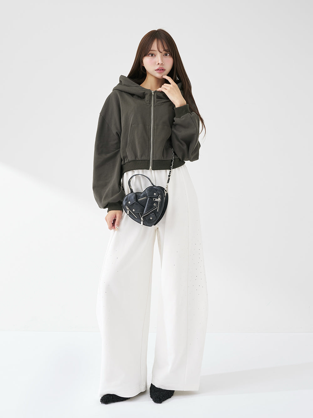 モデル：163cm（着用サイズ：FREE　着用カラー：WHT）