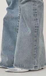 モデル：163cm（着用サイズ：M　着用カラー：BLU）