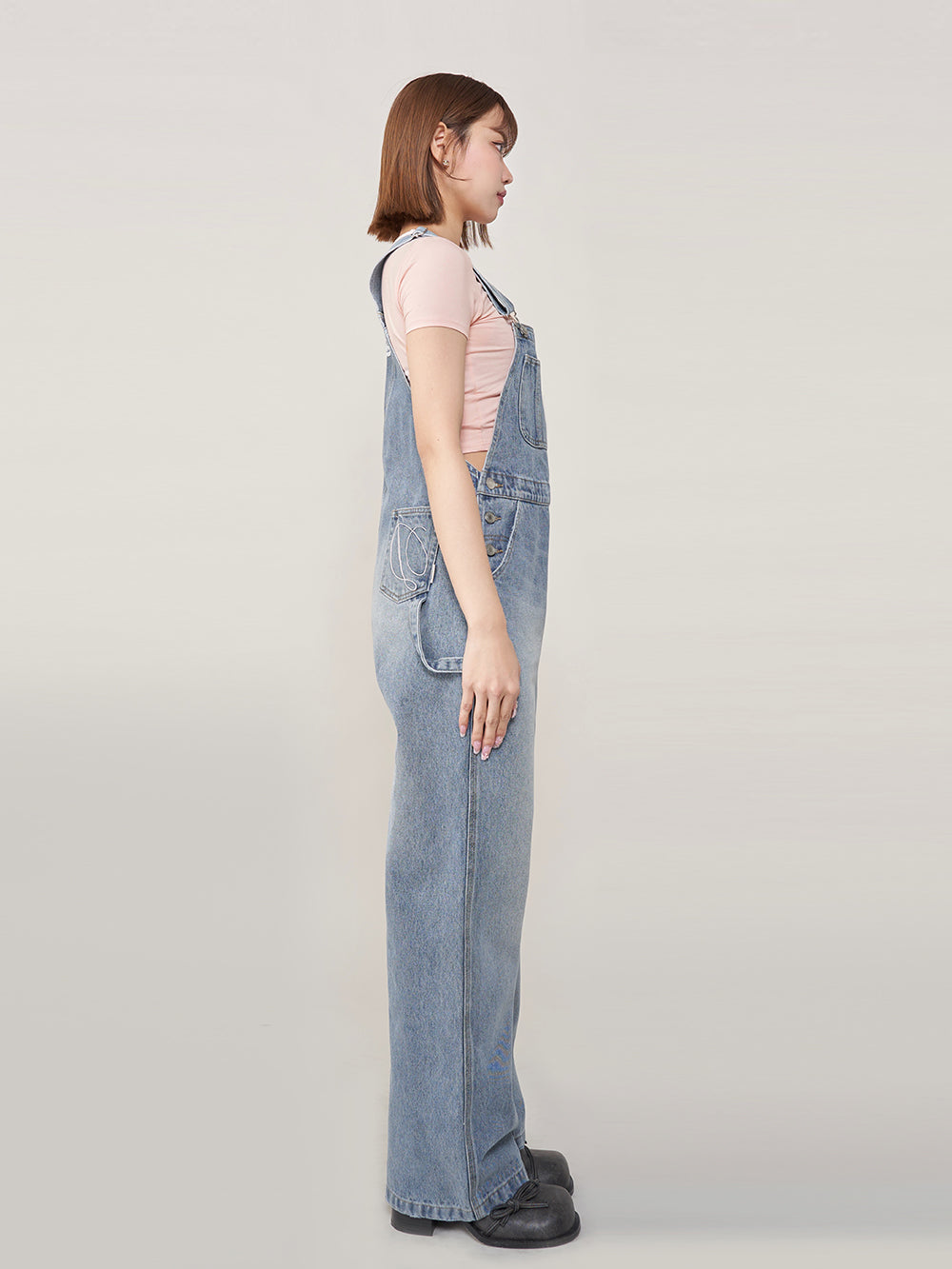 モデル：163cm（着用サイズ：M　着用カラー：BLU）