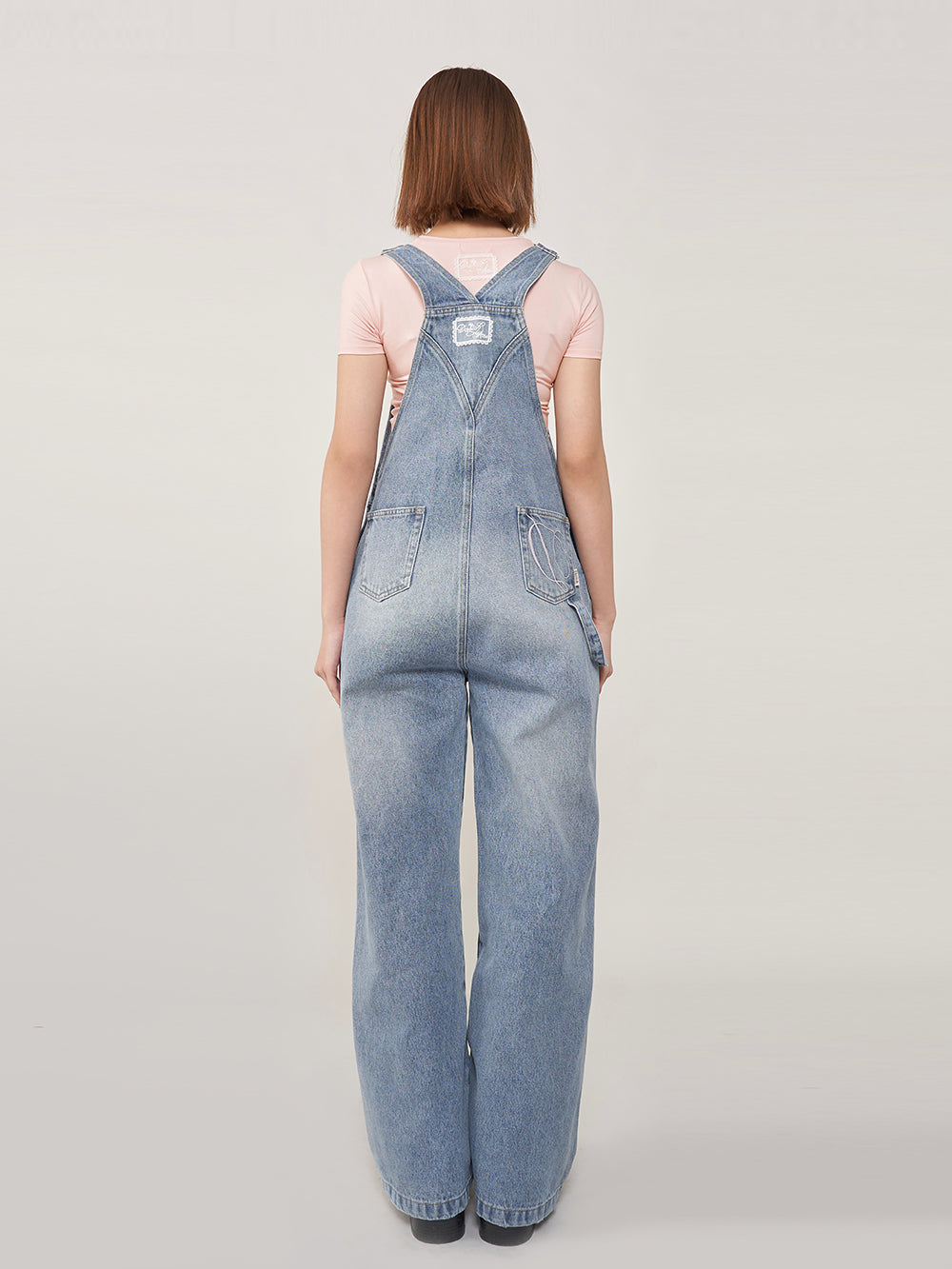 モデル：163cm（着用サイズ：M　着用カラー：BLU）