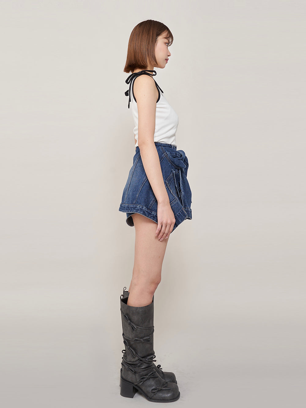 モデル：163cm（着用サイズ：M　着用カラー：BLU）