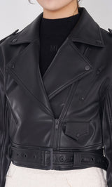 モデル：163cm（着用サイズ：FREE　着用カラー：BLK）