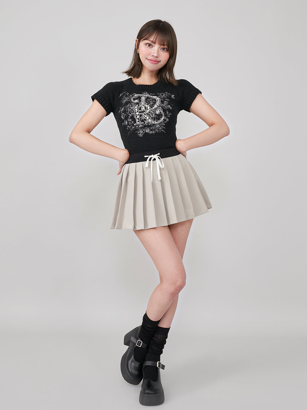モデル：163cm（着用サイズ：FREE　着用カラー：BLK）

