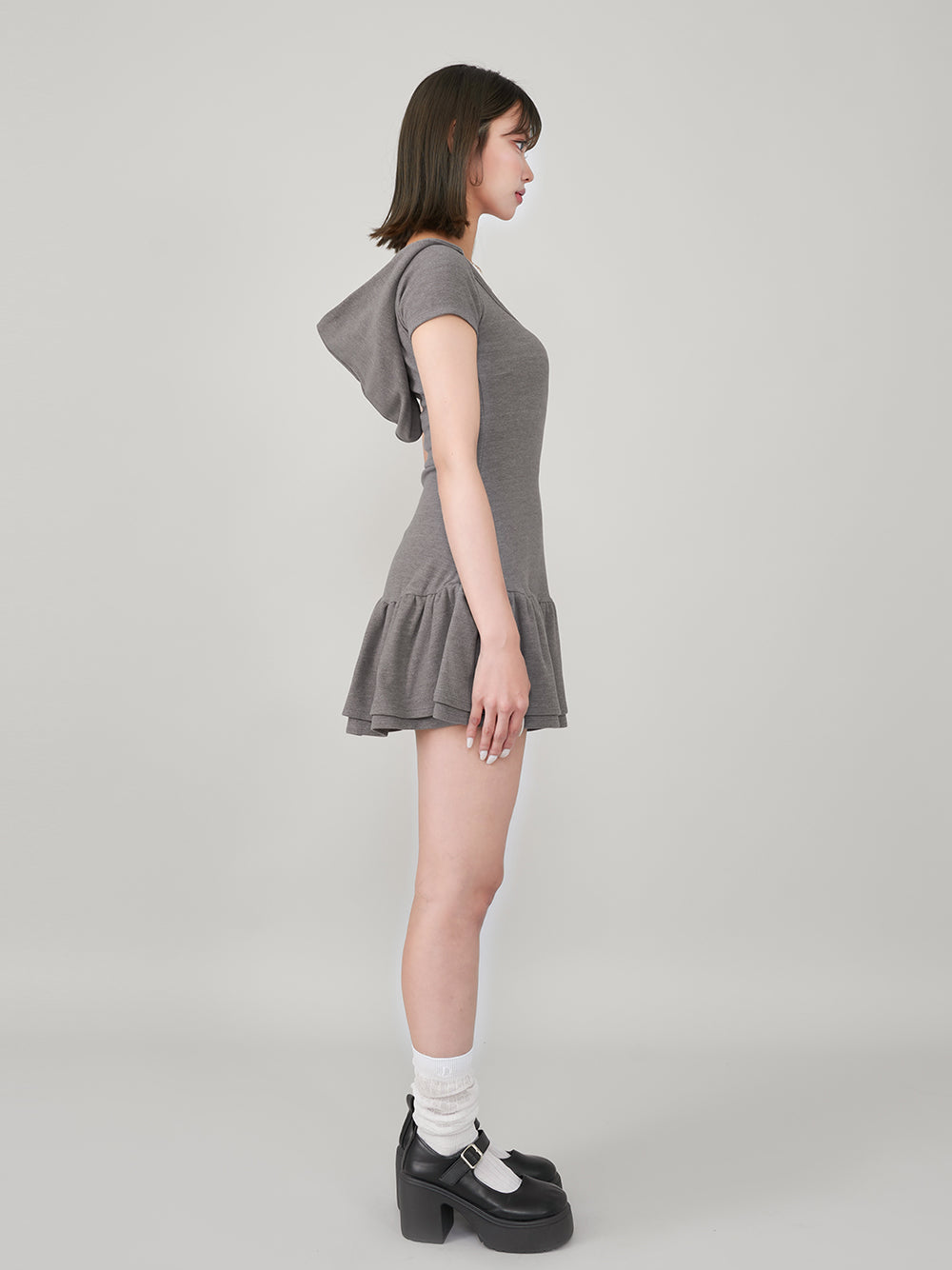 モデル：163cm（着用サイズ：FREE　着用カラー：GRY）
