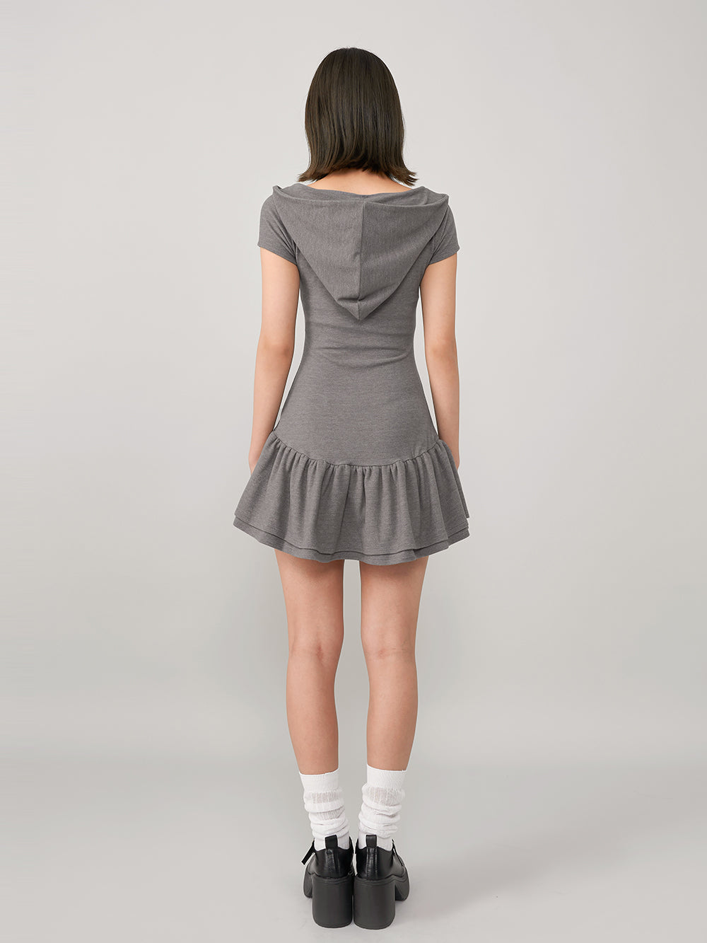 モデル：163cm（着用サイズ：FREE　着用カラー：GRY）

