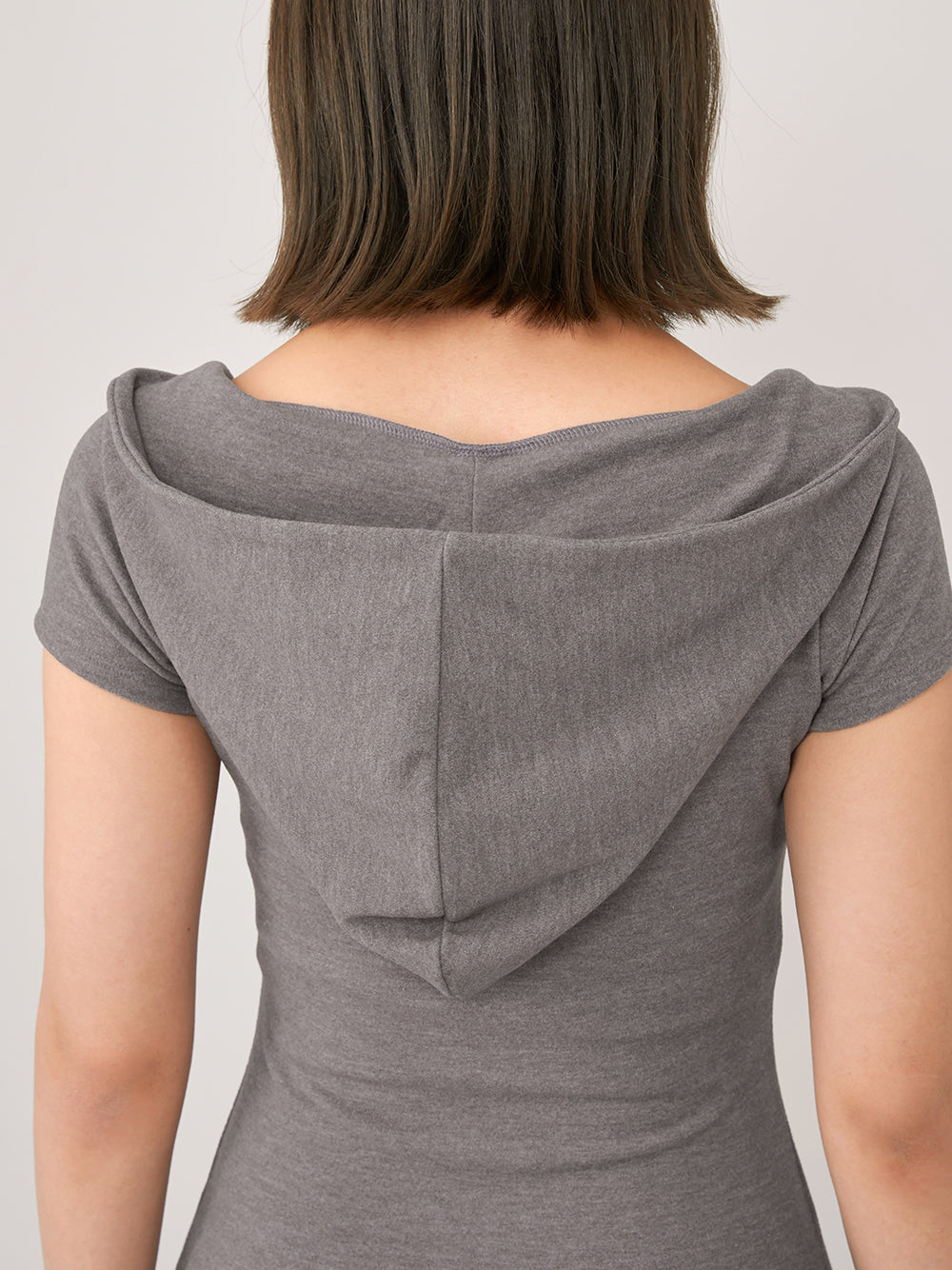 モデル：163cm（着用サイズ：FREE　着用カラー：GRY）
