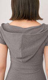 モデル：163cm（着用サイズ：FREE　着用カラー：GRY）
