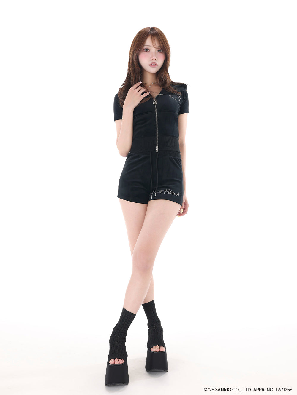 モデル：163cm（着用サイズ：FREE　着用カラー：BLK）