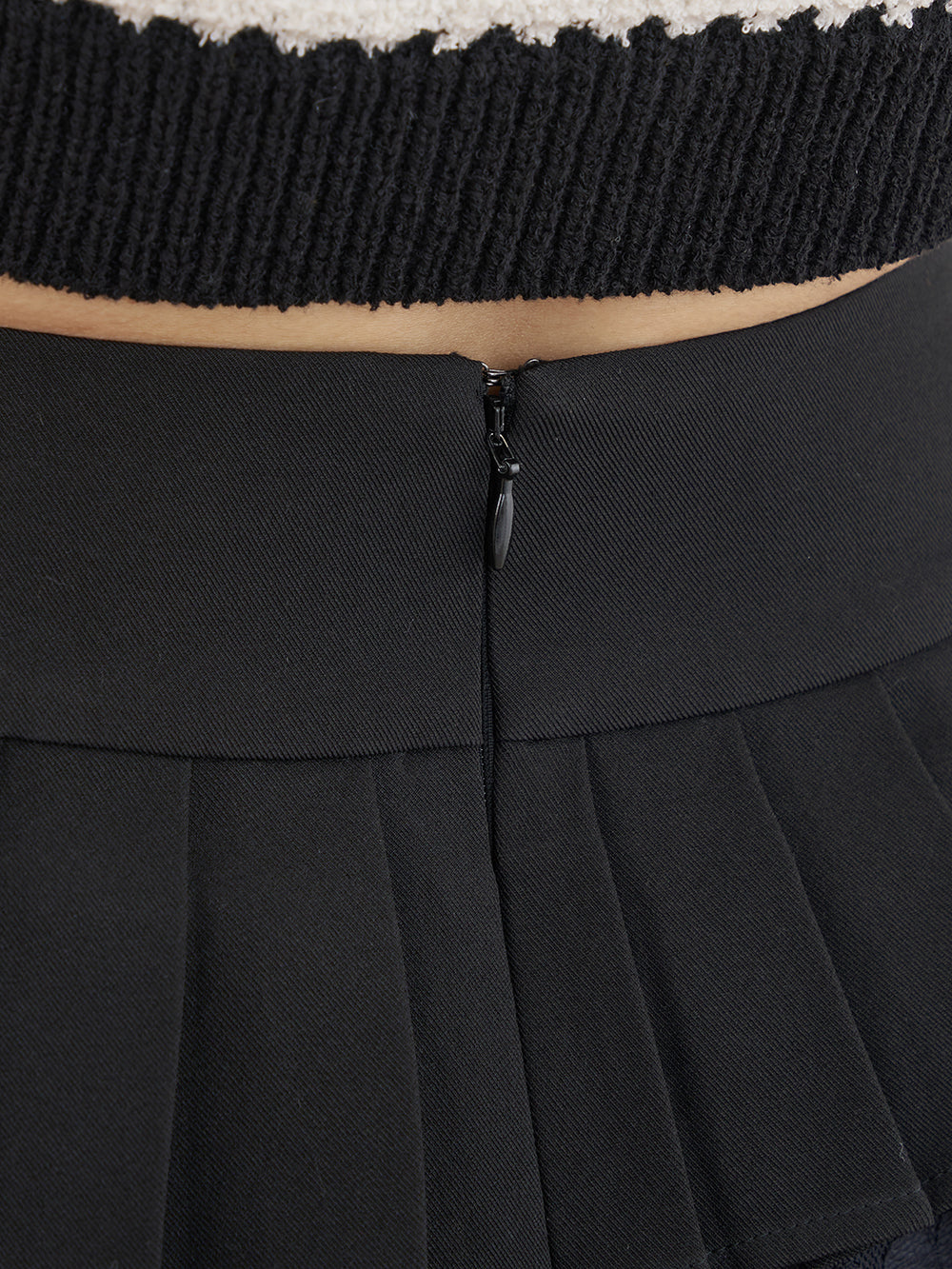 モデル：163cm（着用サイズ：S　着用カラー：BLK）
