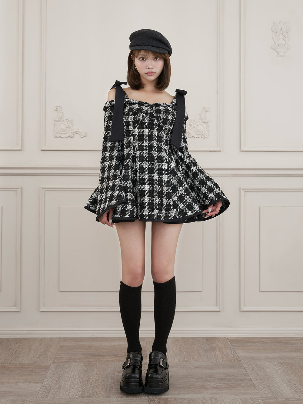 モデル：163cm（着用サイズ：FREE　着用カラー：BLK）