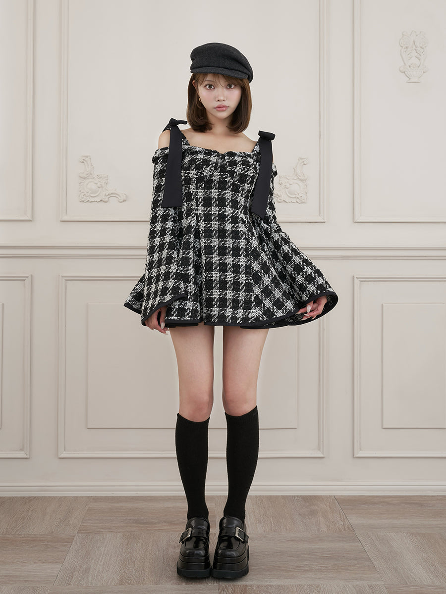 モデル：163cm（着用サイズ：FREE　着用カラー：BLK）