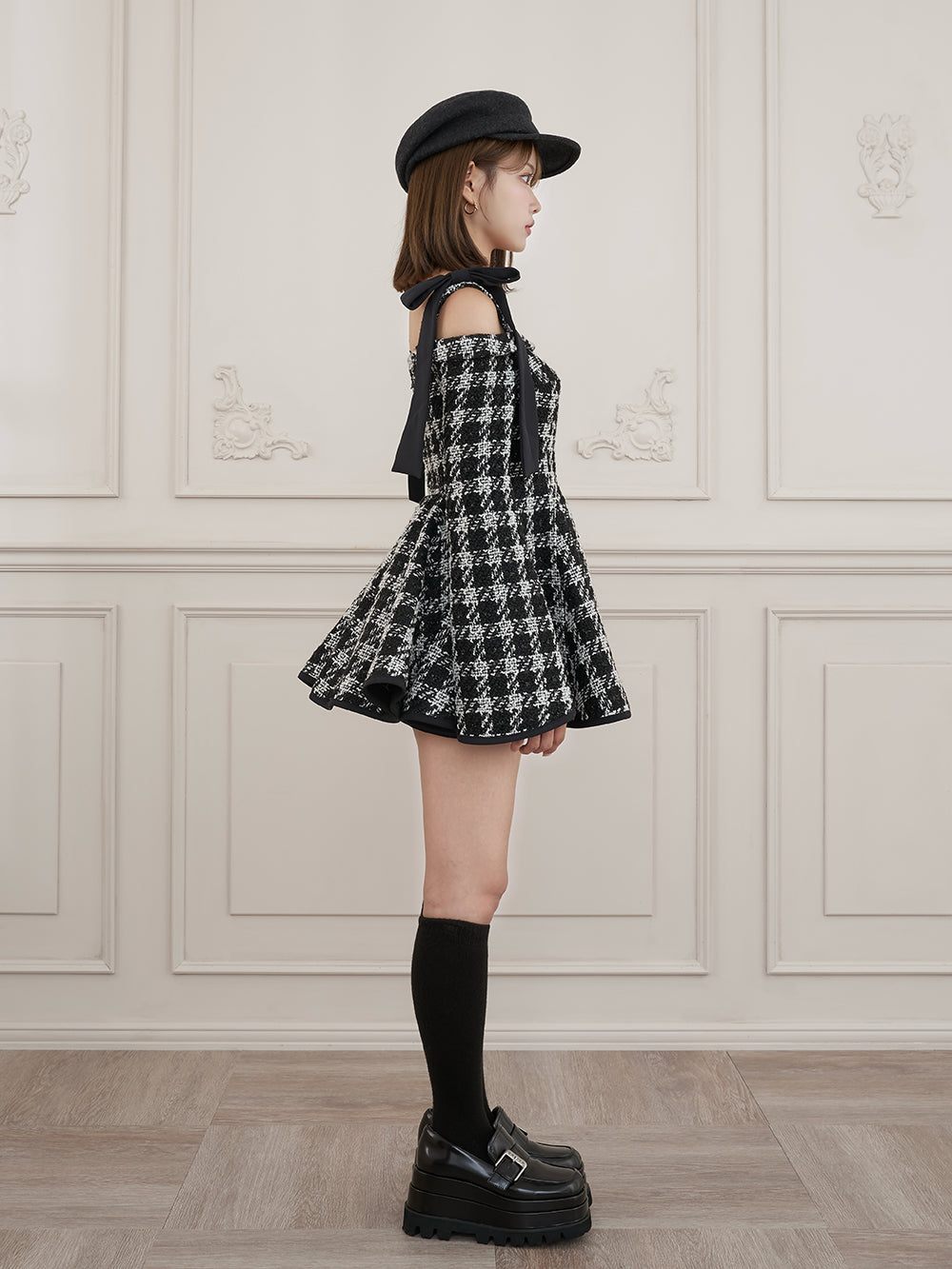 モデル：163cm（着用サイズ：FREE　着用カラー：BLK）