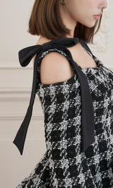 モデル：163cm（着用サイズ：FREE　着用カラー：BLK）