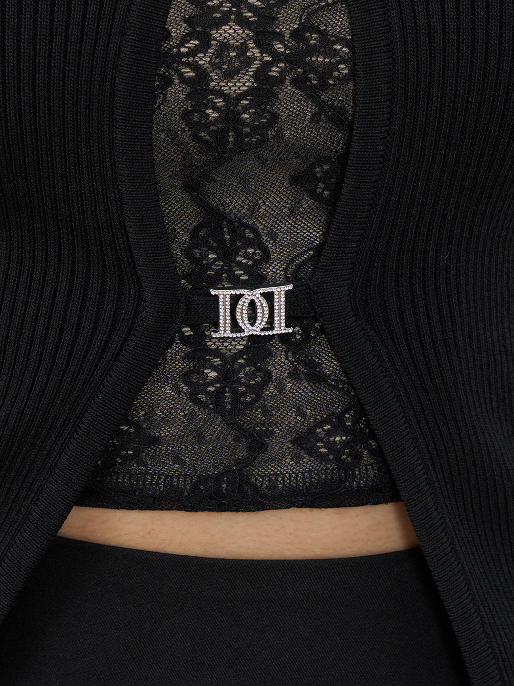 モデル：163cm（着用サイズ：FREE　着用カラー：BLK）