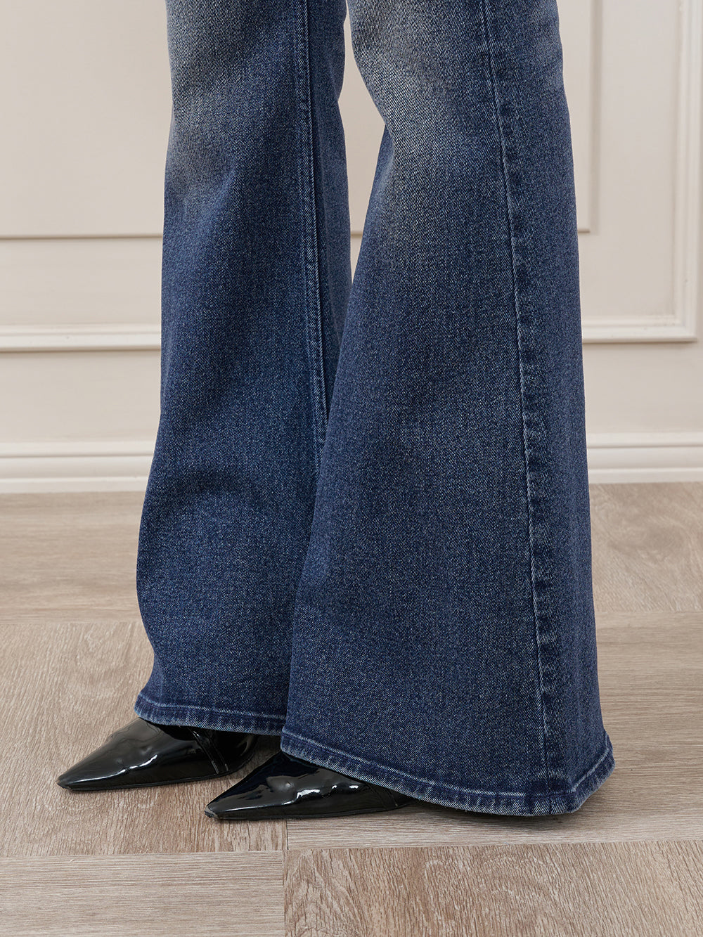 モデル：163cm（着用サイズ：S　着用カラー：BLU）