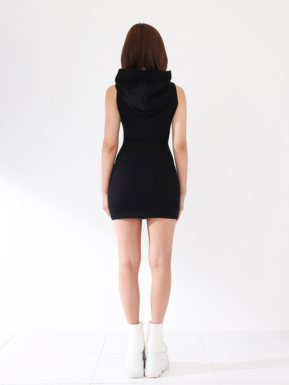 モデル：163cm（着用サイズ：FREE　着用カラー：BLK）