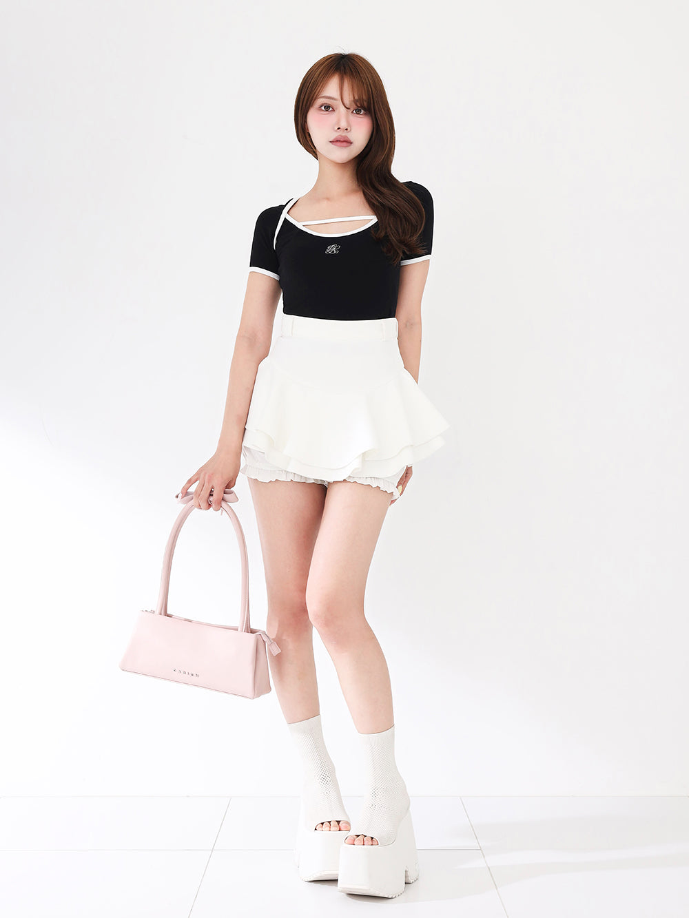 モデル：163cm（着用サイズ：FREE　着用カラー：BLK）