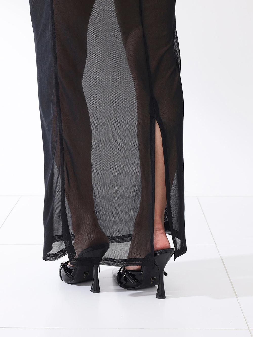モデル：163cm（着用サイズ：FREE　着用カラー：BLK）