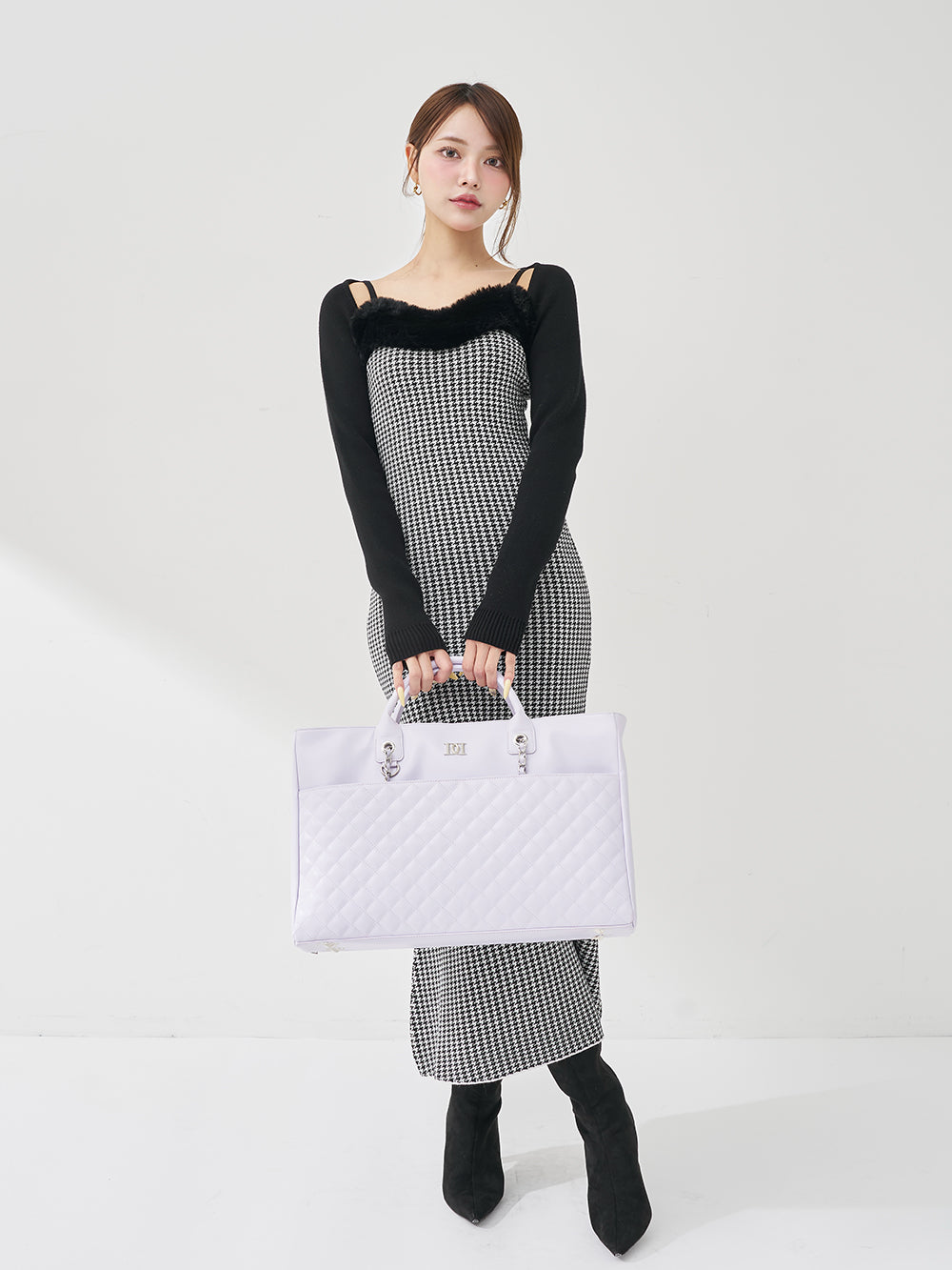 モデル：163cm（着用サイズ：FREE　着用カラー：BLK）