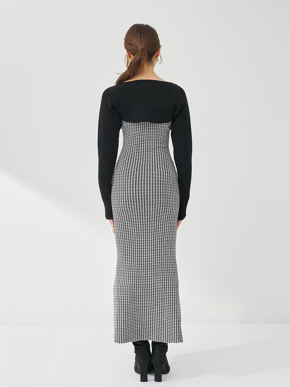 モデル：163cm（着用サイズ：FREE　着用カラー：BLK）