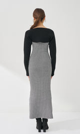 モデル：163cm（着用サイズ：FREE　着用カラー：BLK）