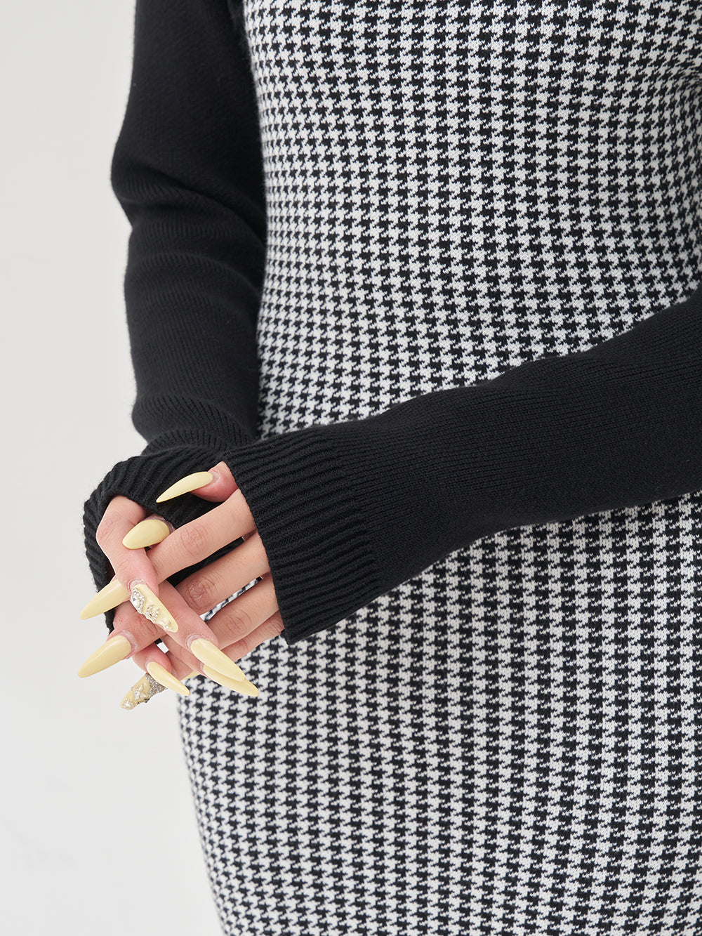 モデル：163cm（着用サイズ：FREE　着用カラー：BLK）