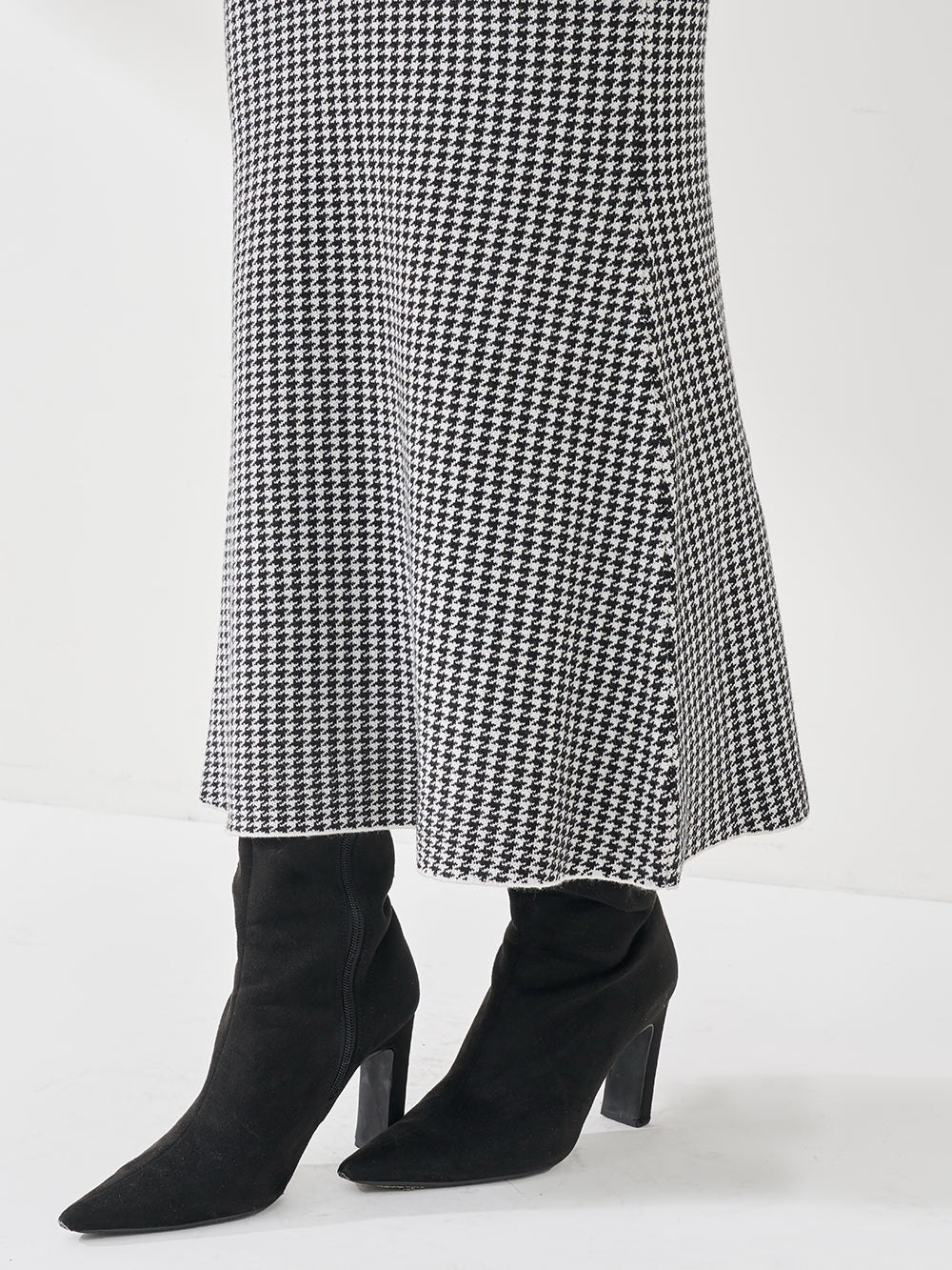 モデル：163cm（着用サイズ：FREE　着用カラー：BLK）