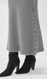 モデル：163cm（着用サイズ：FREE　着用カラー：BLK）