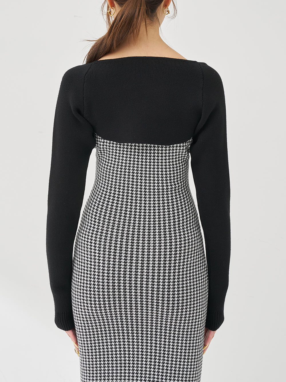 モデル：163cm（着用サイズ：FREE　着用カラー：BLK）