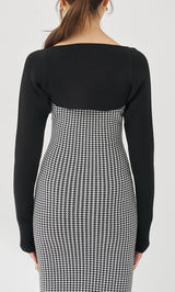 モデル：163cm（着用サイズ：FREE　着用カラー：BLK）