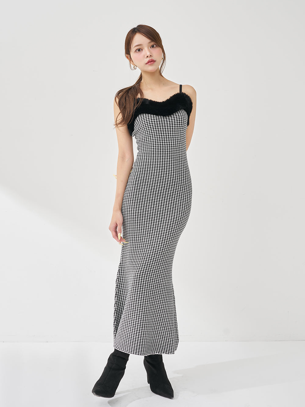 モデル：163cm（着用サイズ：FREE　着用カラー：BLK）