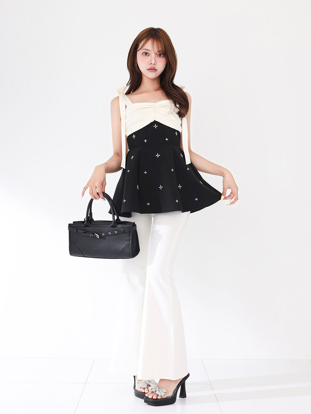 モデル：163cm（着用サイズ：FREE　着用カラー：BLK）