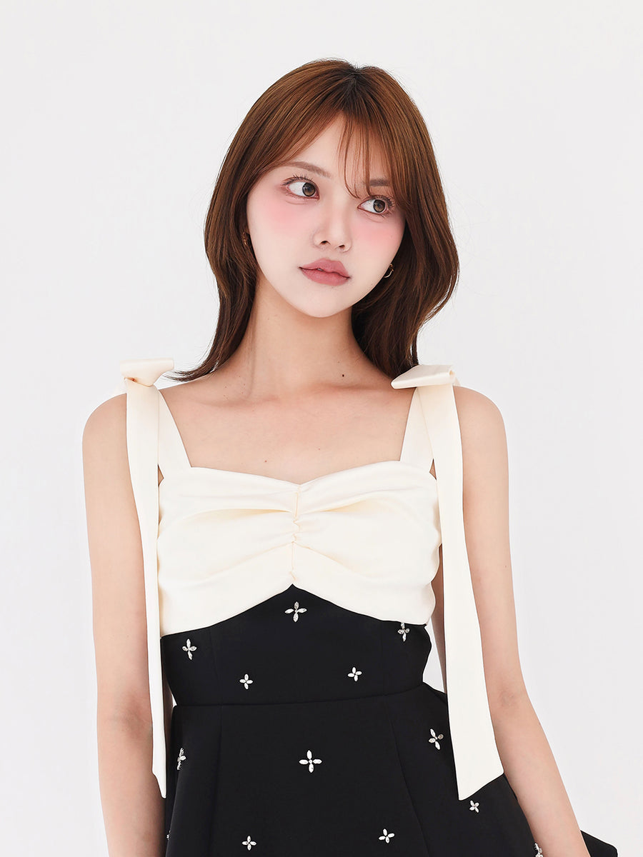 モデル：163cm（着用サイズ：FREE　着用カラー：BLK）