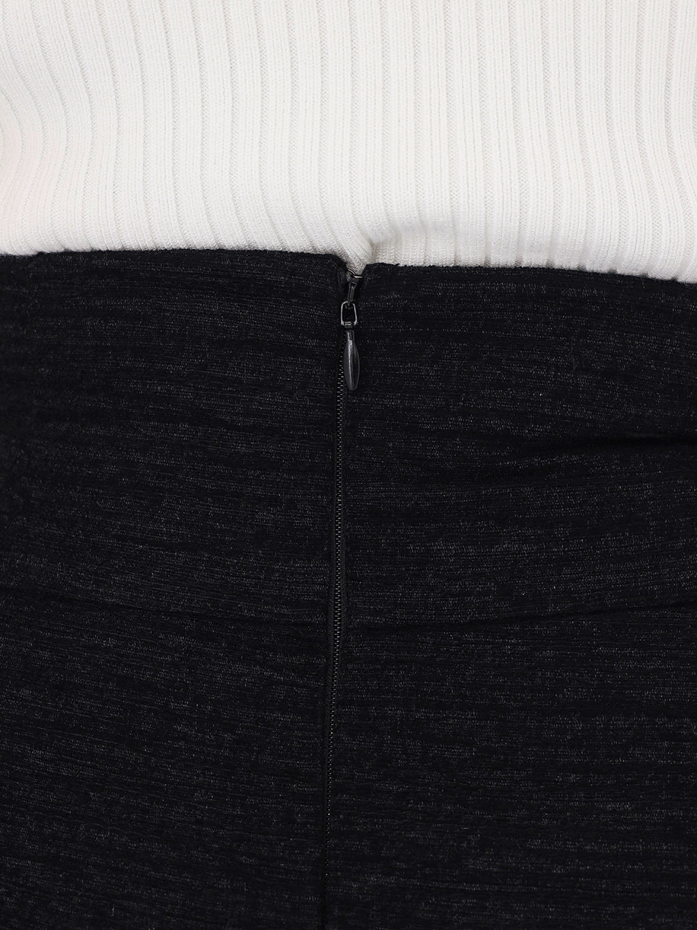 モデル：163cm（着用サイズ：S　着用カラー：BLK）