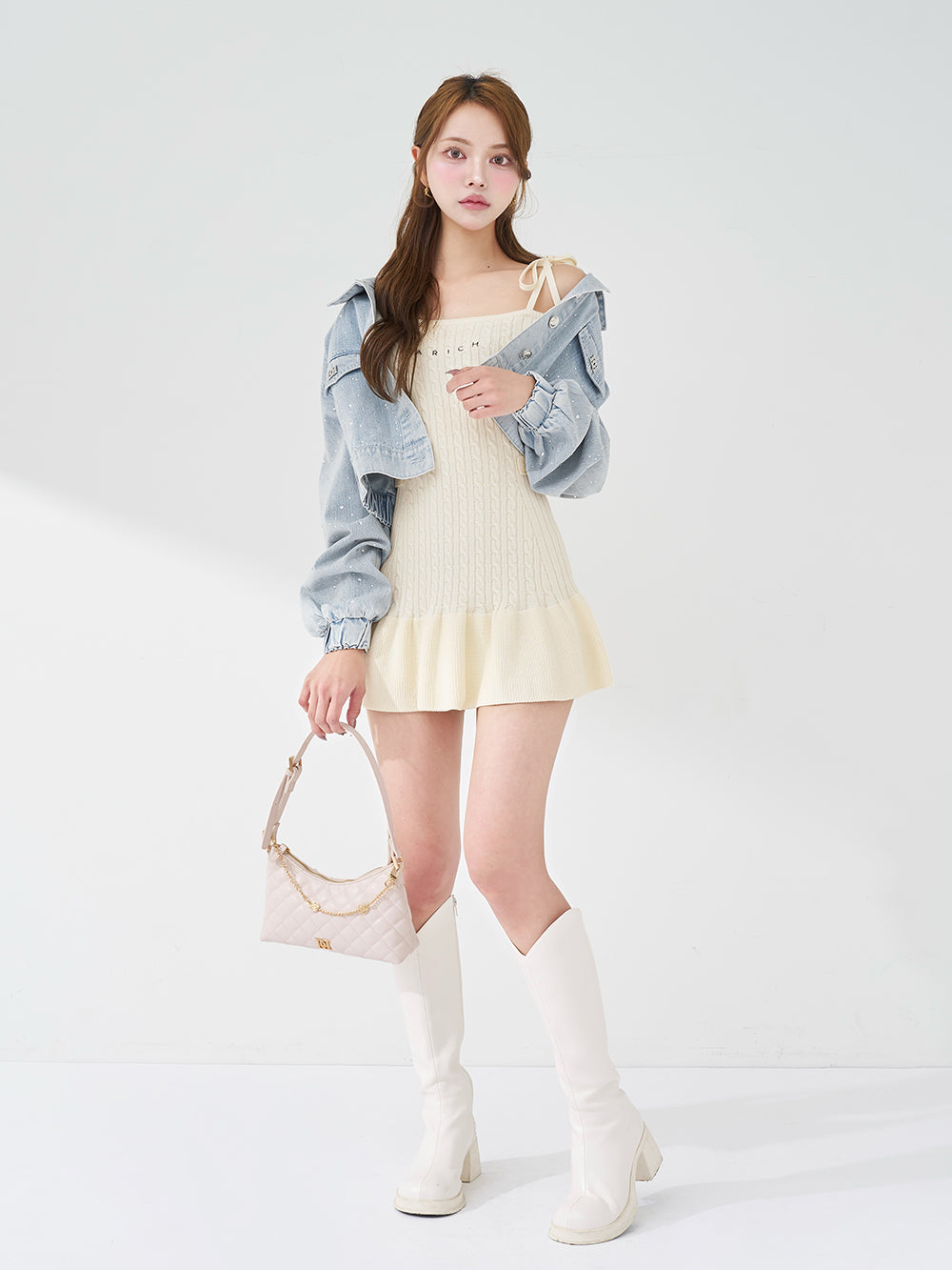 モデル：163cm（着用サイズ：M　着用カラー：I-BLU）