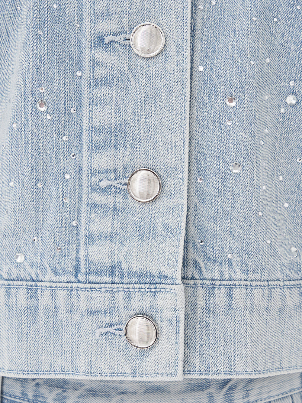 モデル：163cm（着用サイズ：M　着用カラー：I-BLU）