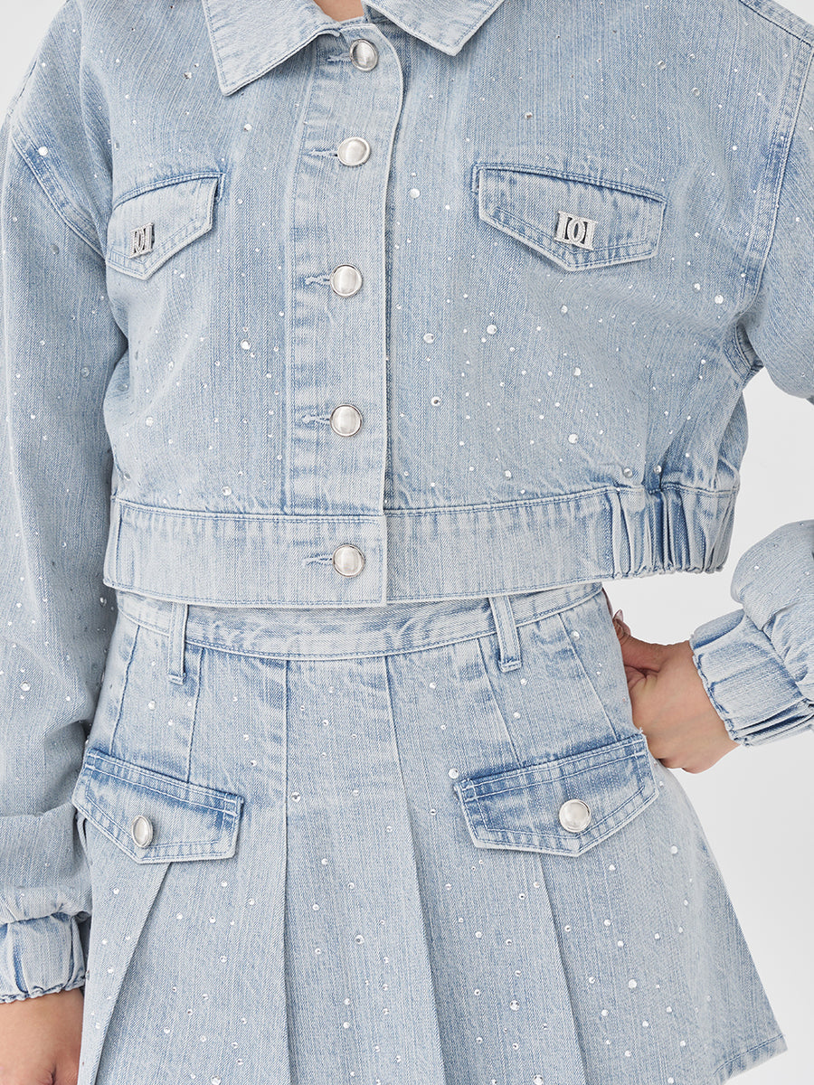 モデル：163cm（着用サイズ：M　着用カラー：I-BLU）